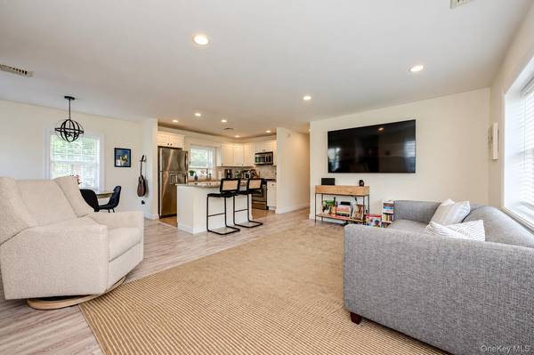 108 Neptune BLVD #Upper, Long Beach, NY 11561