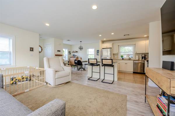 108 Neptune BLVD #Upper, Long Beach, NY 11561