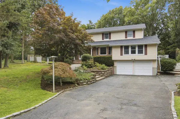 18 White Deer CT, Huntington, NY 11743