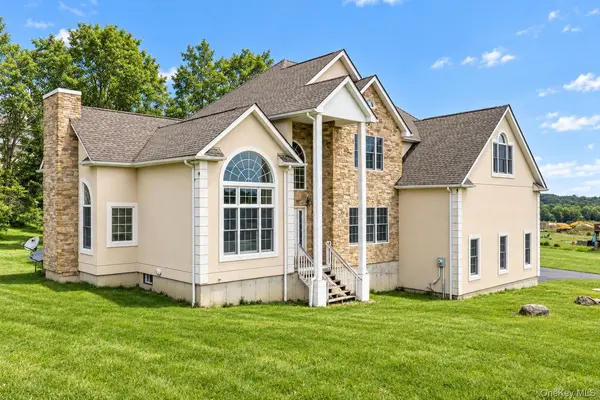 107 Breeze Hill RD, New Hampton, NY 10958