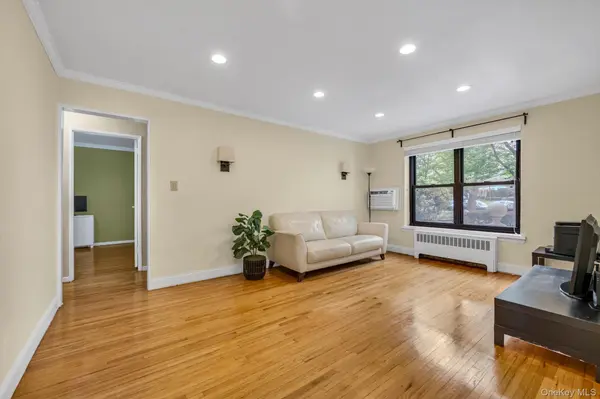 44 Terrace CIR #1D, Great Neck, NY 11021