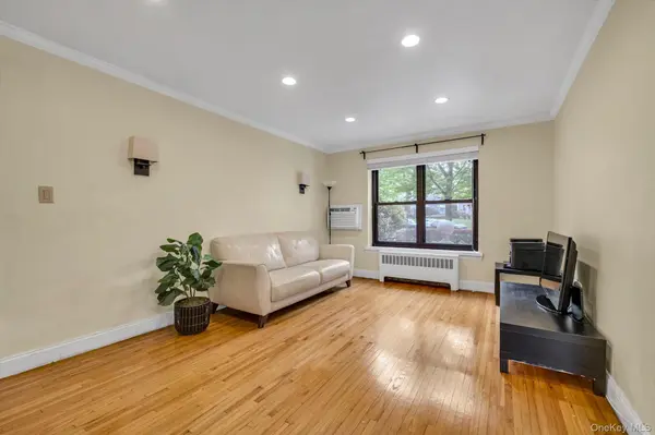 44 Terrace CIR #1D, Great Neck, NY 11021