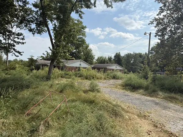 15944 S Engle ST, Farmersburg, IN 47850
