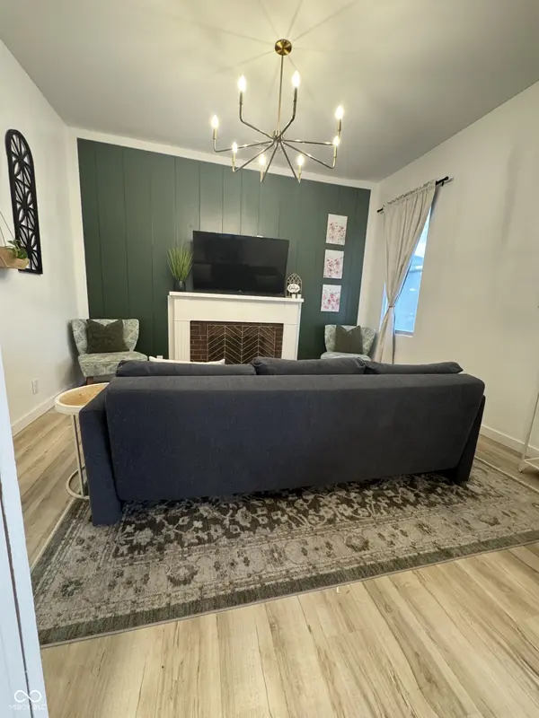 1058 S 10th ST, Noblesville, IN 46060