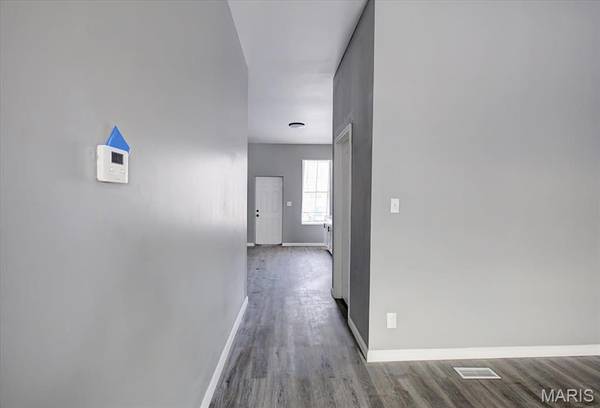 2733 Shenandoah AVE, St Louis, MO 63104