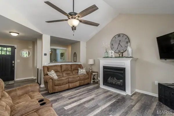23123 Roselawn DR, Lebanon, MO 65536