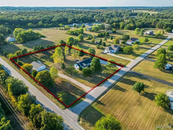 23123 Roselawn DR, Lebanon, MO 65536