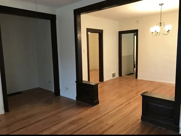5102 W Sunnyside AVE, Chicago, IL 60630