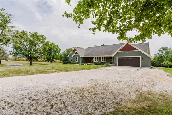 1927 County Road 500 RD, Secor, IL 61771