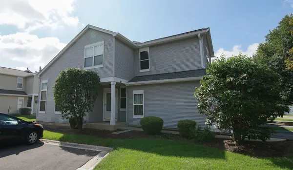 143 Woodland CIR, North Aurora, IL 60542