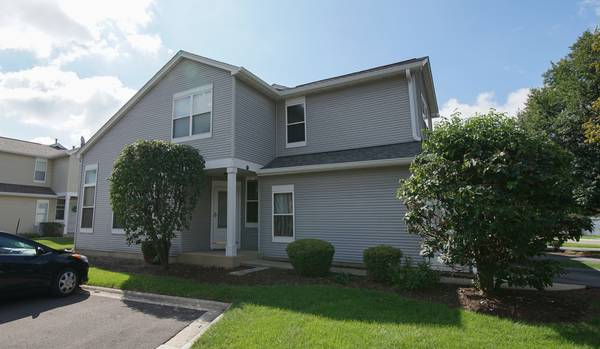 143 Woodland CIR, North Aurora, IL 60542