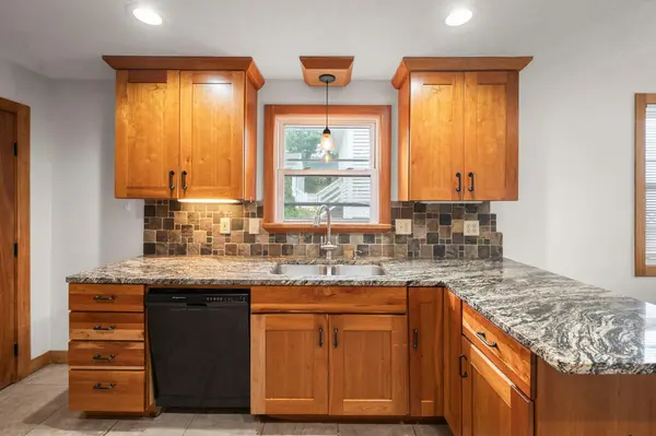 62 Juniper ST, Mahtomedi, MN 55115