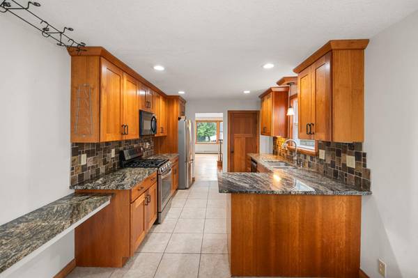 62 Juniper ST, Mahtomedi, MN 55115