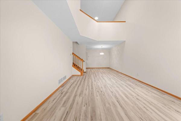 617 Grandview WAY, Hudson, WI 54016