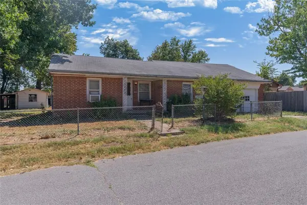 1923 W Louisiana AVE, Chickasha, OK 73018