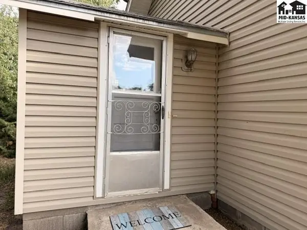 314 N McPherson St, Galva, KS 67443