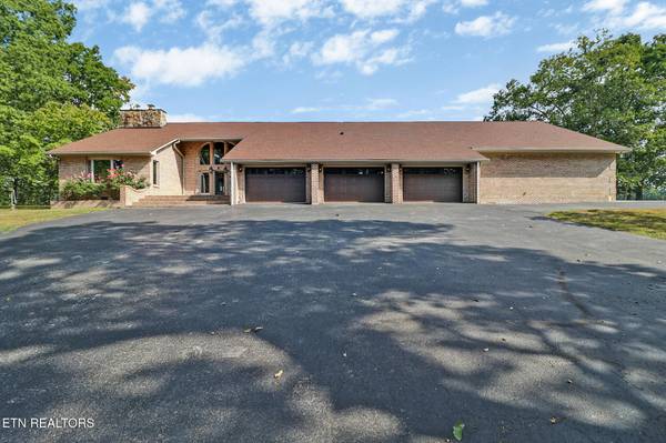 683 Wild Plum Drive, Crossville, TN 38555