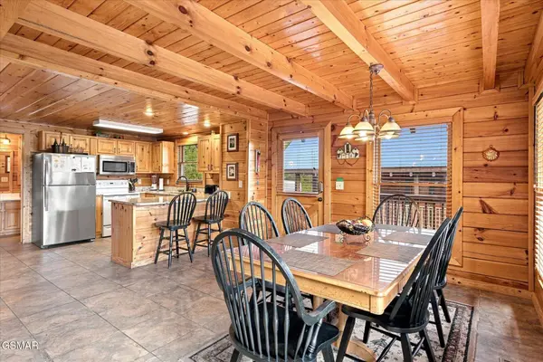 4451 Forest Vista Way, Pigeon Forge, TN 37863