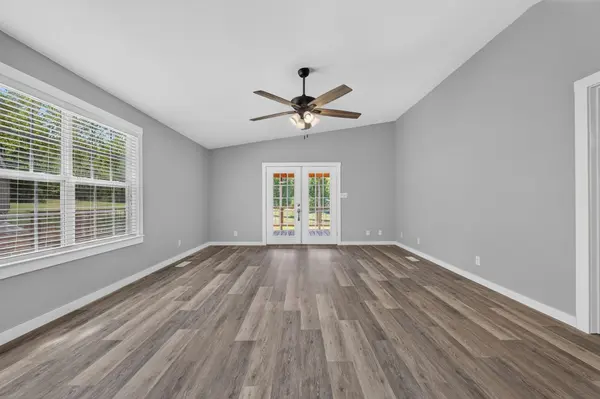 13 Old Lincoln Rd, Fayetteville, TN 37334