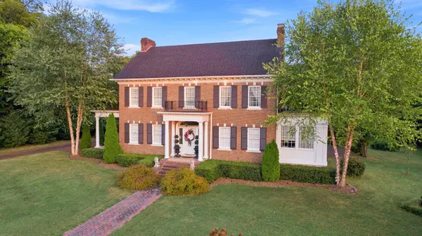 211 W Blackwell St, Tullahoma, TN 37388