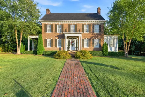 211 W Blackwell St, Tullahoma, TN 37388
