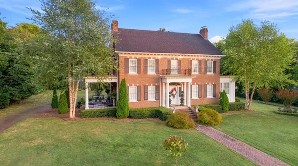 211 W Blackwell St, Tullahoma, TN 37388