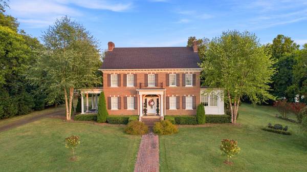 211 W Blackwell St, Tullahoma, TN 37388