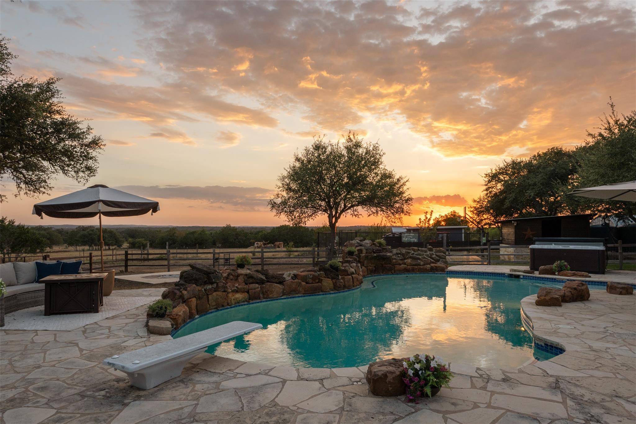 220 Fawn Meadow DR, Dripping Springs, TX 78620
