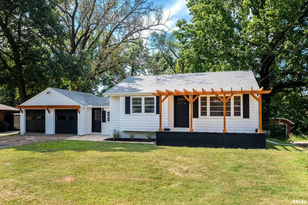 120 Mount Aire DR, East Peoria, IL 61611