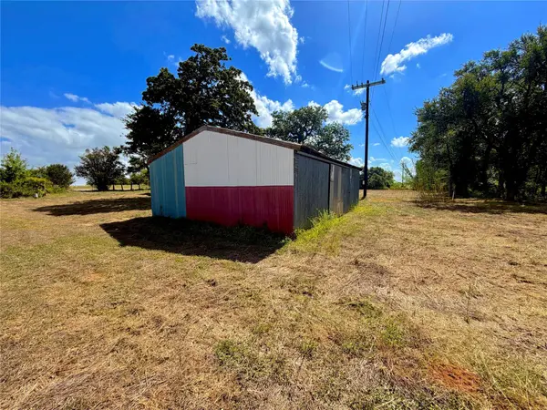 8947 S Fm 1915, Buckholts, TX 76518