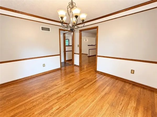 1313 NW Porter DR, Blue Springs, MO 64015