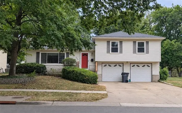 701 S Sunset DR, Olathe, KS 66061