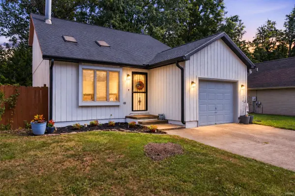 5622 Maple LN, Newburgh, IN 47630