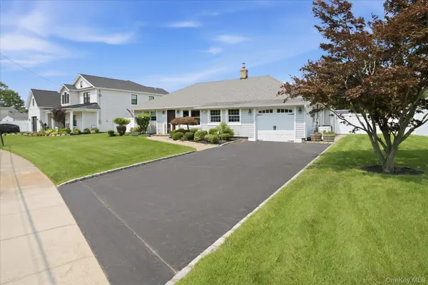 45 Polo RD, Massapequa, NY 11758