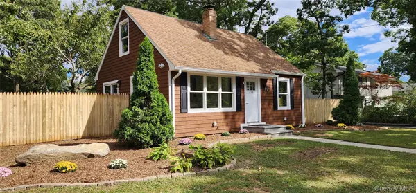 430 Boxwood DR, Shirley, NY 11967
