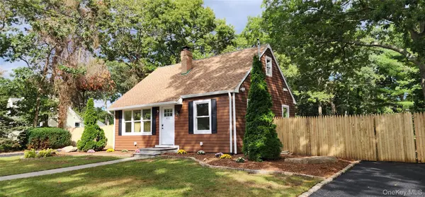 430 Boxwood DR, Shirley, NY 11967