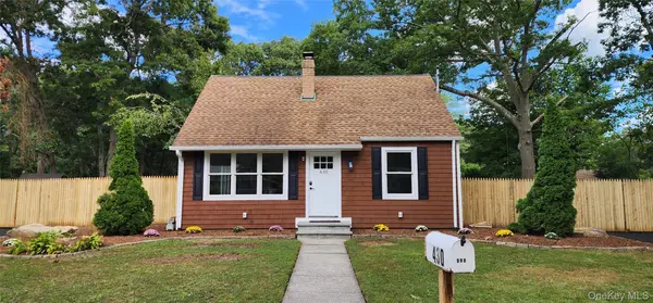 430 Boxwood DR, Shirley, NY 11967