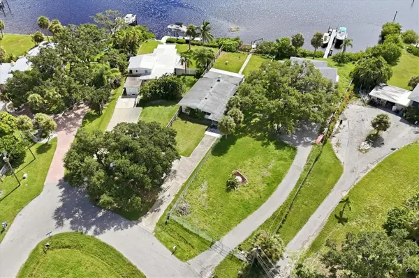 114 MAGNOLIA AVE, Nokomis, FL 34275