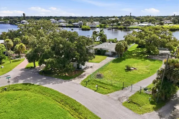 114 MAGNOLIA AVE, Nokomis, FL 34275