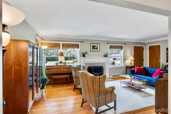 5207 Kingwood DR, St Louis, MO 63123