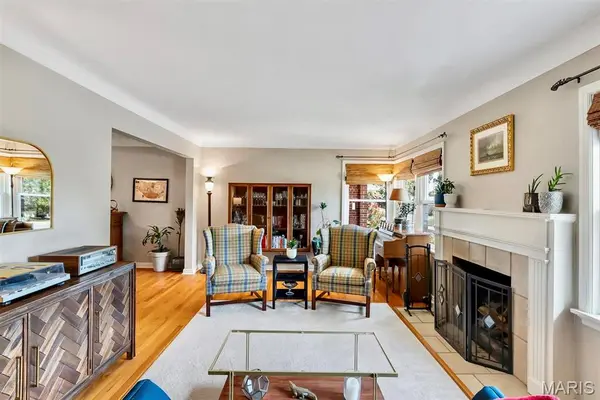 5207 Kingwood DR, St Louis, MO 63123