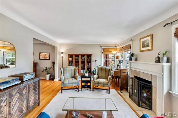 5207 Kingwood DR, St Louis, MO 63123