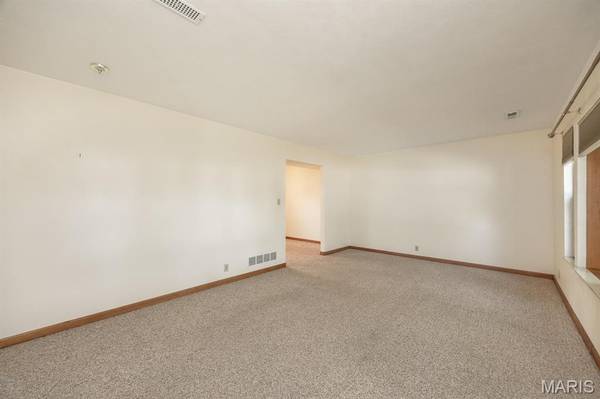 328 Veach DR, Fairview Heights, IL 62208
