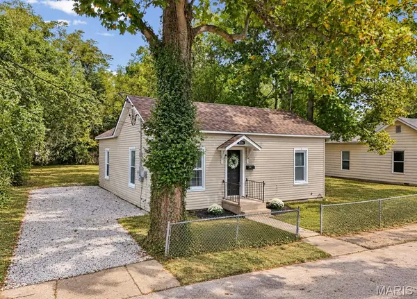 506 Cedar ST, De Soto, MO 63020