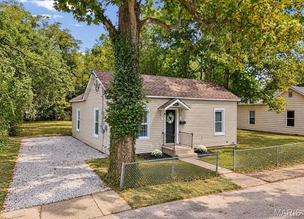 506 Cedar ST, De Soto, MO 63020