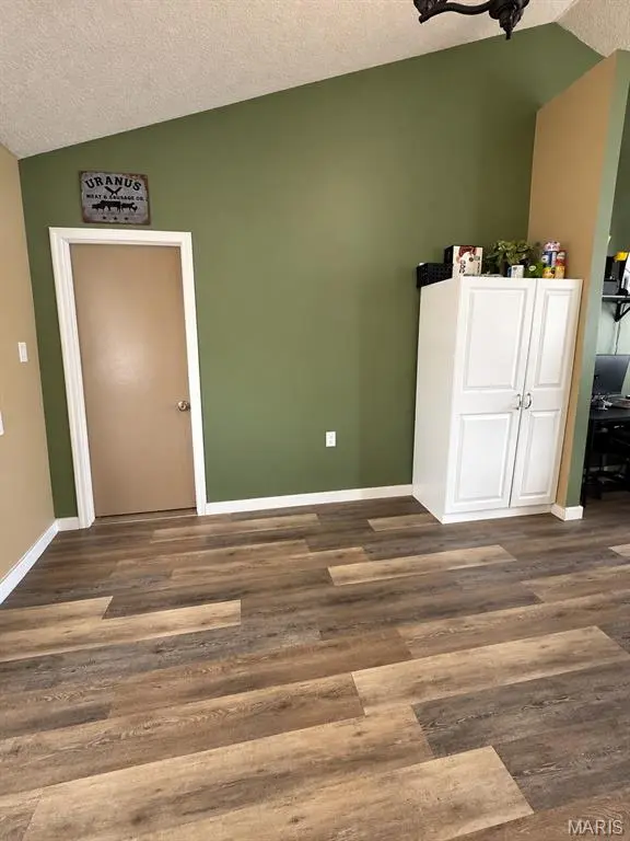 14205 Carat LN, Dixon, MO 65459