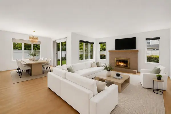 1545 N Courtland DR, Arlington Heights, IL 60004