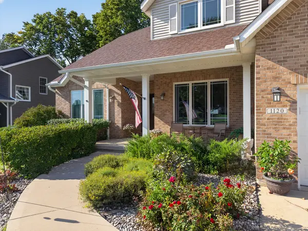 1120 Country Oak DR, Ottawa, IL 61350