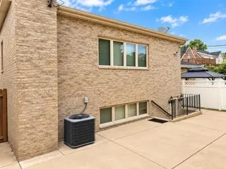 7645 W Rascher AVE, Chicago, IL 60656