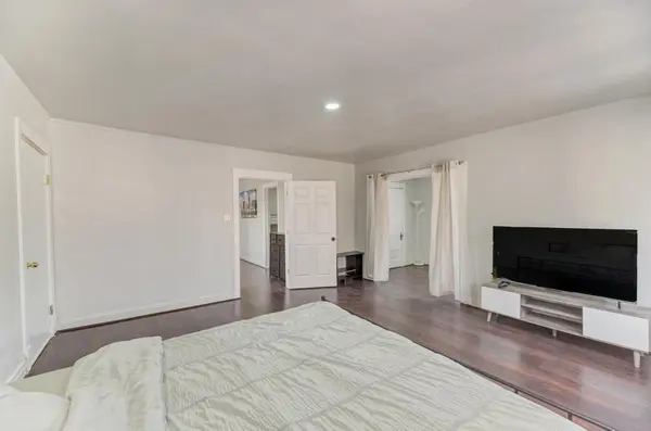 97 N HARLEM AVE #2, Oak Park, IL 60302